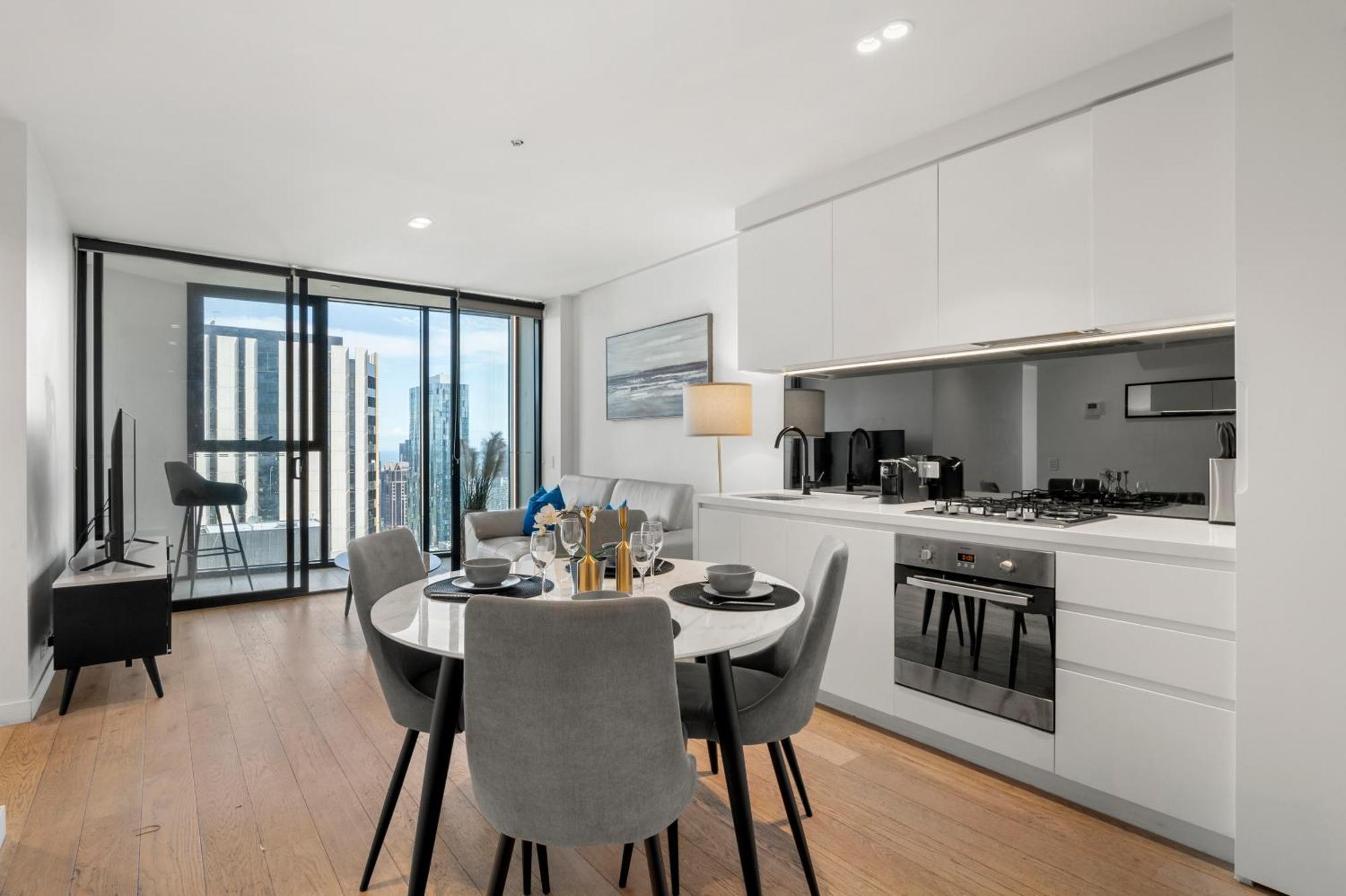 Gorgeous Views 59th Floor 2br With Pool & Gym Apartment *