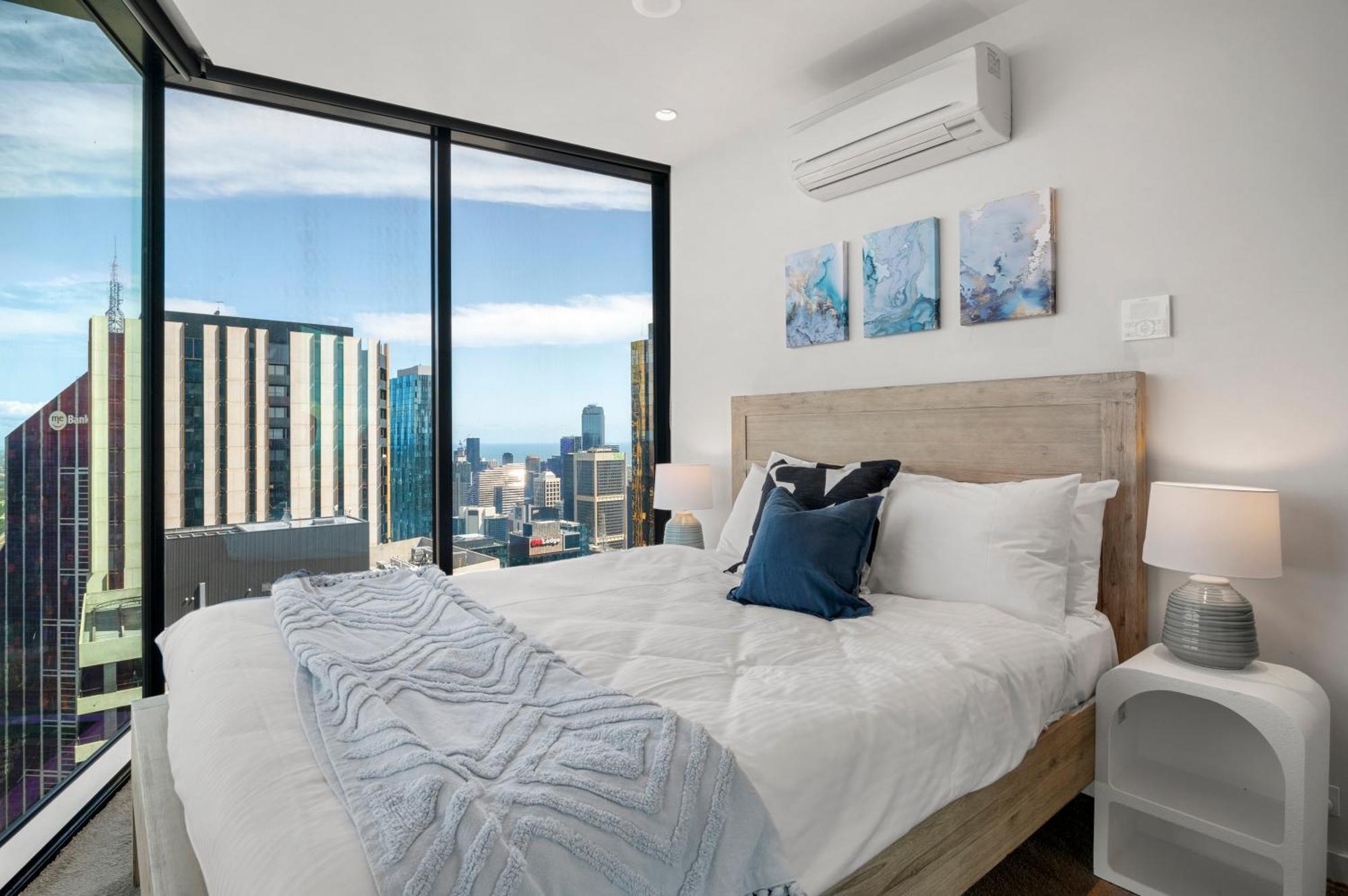 Gorgeous Views 59th Floor 2br With Pool & Gym Apartment